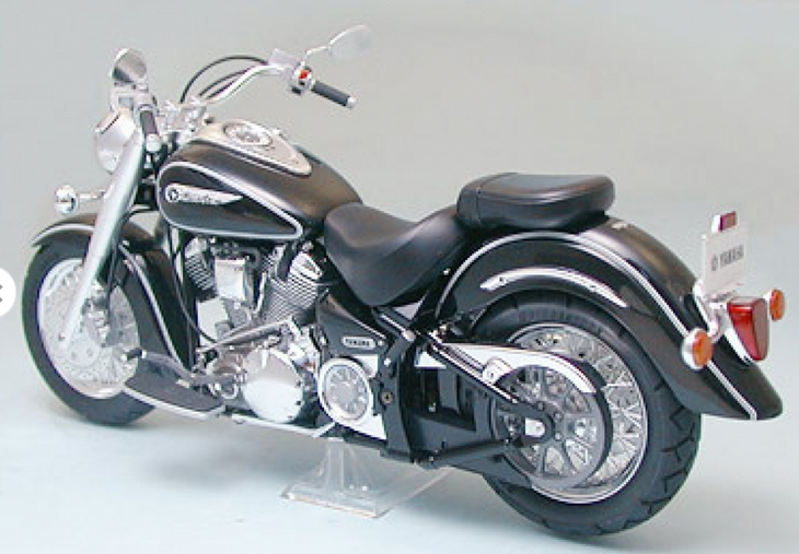 TAMIYA 1:12 Yamaha XV1600 Road Star 1999