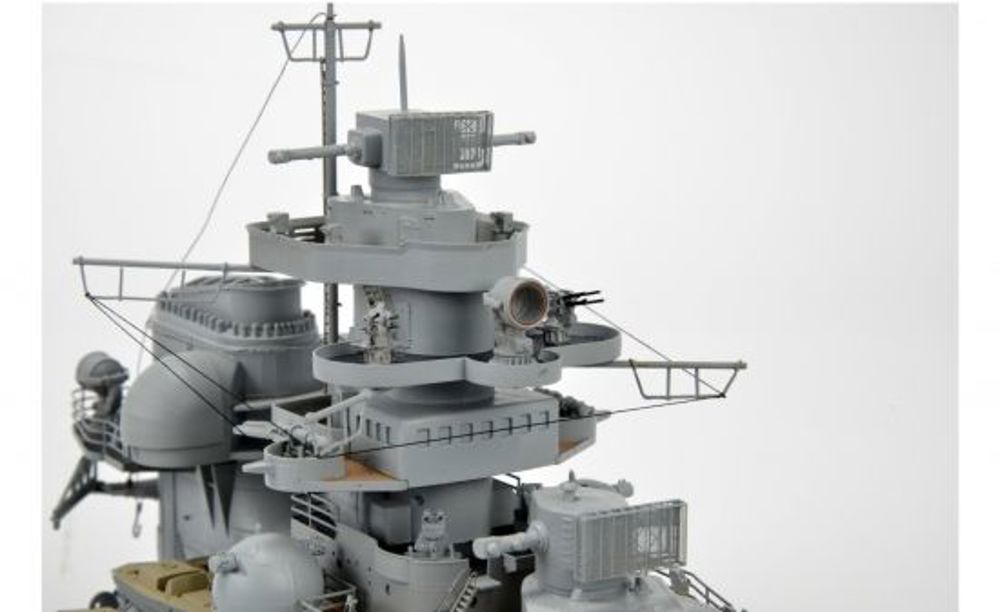 500106001 Carson Model Sport Bismarck Schlachtschiff (Premium ARTR Fertigmodell)