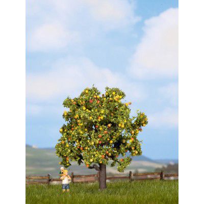 Apfelbaum mit Früchten