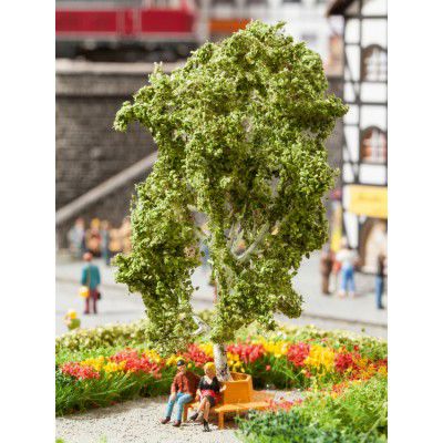 Baum mit Ruhebank